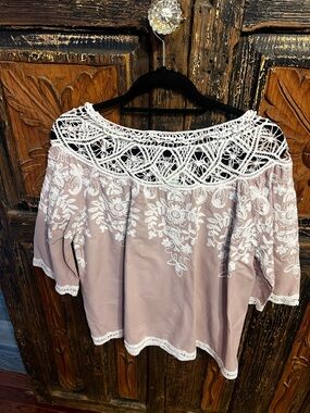 Sundance Mauve Pink Off-Shoulder Blouse with White Lace Yoke